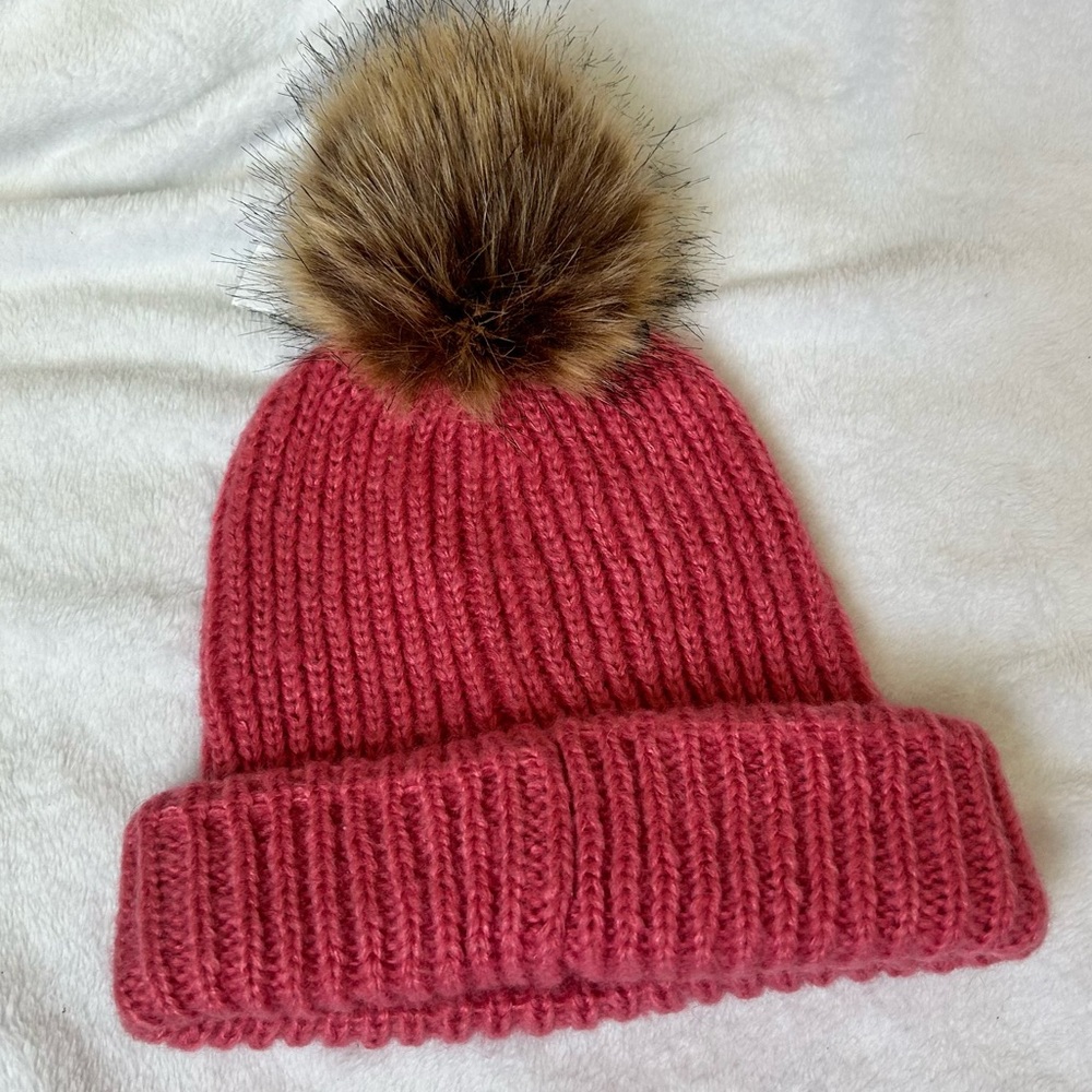 4/$10 NWT Topshop Pink knitted hat with fur puffball - Picture 1 of 4